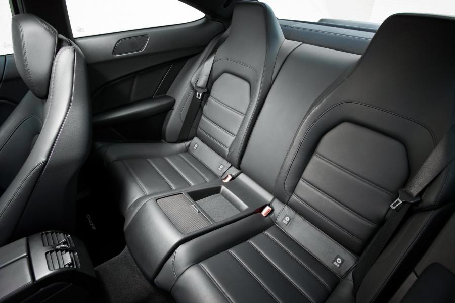  Mercedes-Benz C63 AMG Saloon 2013 года  (фото 4 из 22)